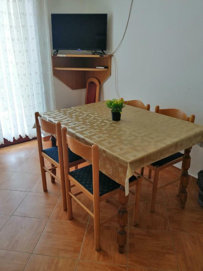 Ivo Apartman *