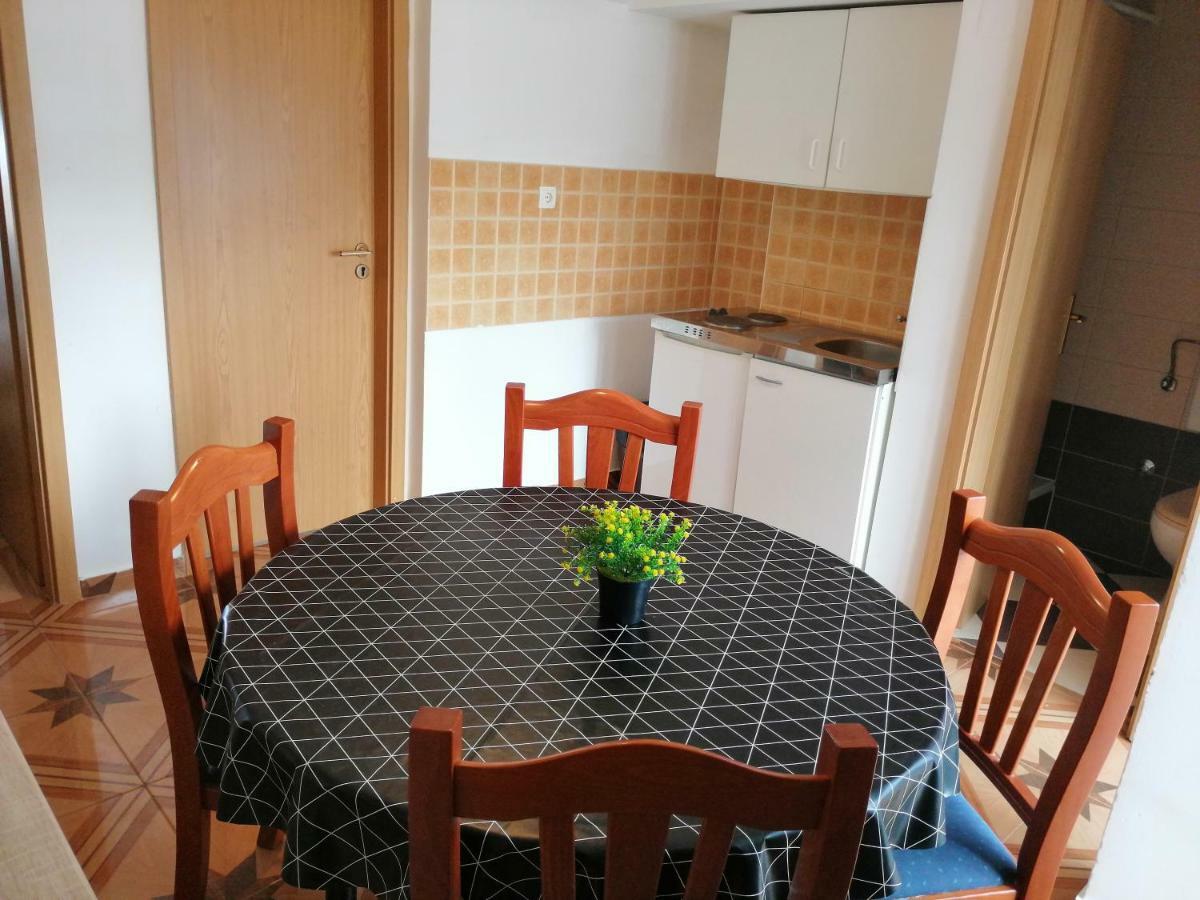 Ivo Apartment *